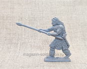 Материал - двухкомпонентный пластик Неандерталец №1, бьет копьем вперед, 54 мм (смола, серый), Воины и битвы - фото