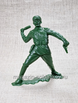 Сборные фигуры из пластика Офицер Красной армии с гранатой (зеленый, 150 мм) АРК моделс