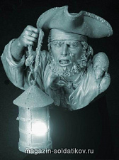 Сборная миниатюра из пластика Pirate with lantern, 250 мм, Castle miniature - фото