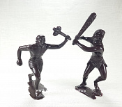 Сборные фигуры из пластика Пещерные люди, набор из 2-х фигур №1 (темно-коричневые, 150 мм) АРК моделс - фото